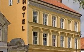SHotels przy Restauracji Stodoła